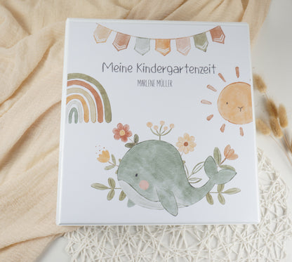 Kindergarten Ordner "Wal Doodle" personalisiert - Sammelmappe Krippe Schule oder Kita Office & School Supplies Papier Träume