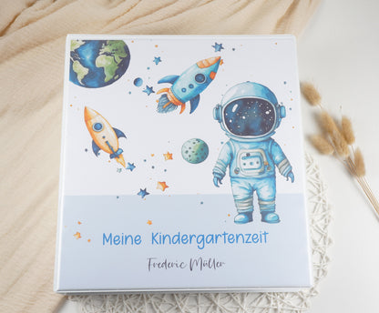 Kindergarten Ordner "Kleiner Astronaut" personalisiert - Sammelmappe Krippe Schule oder Kita Office & School Supplies Papier Träume